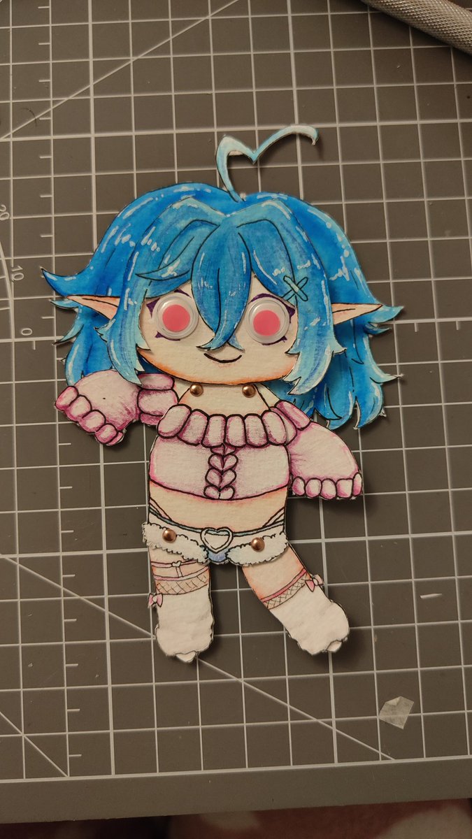 MirageVT's tweet image. J'ai fais un petit projet de model en papier goofy légèrement articulé 🙂
J'ai envie d'en faire un autre alors postez votre png en dessous, je choisirais un autre cobaye parmi eux 💜
(Cobaye de la photo @/SunyahX )