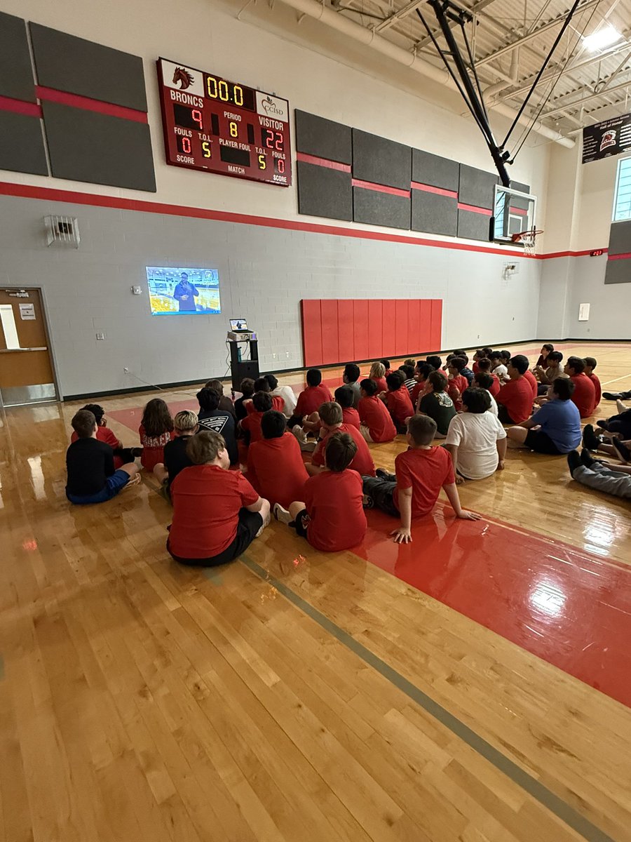 BroncAthletics's tweet photo. Your 7th Grade Broncs and our 6th Grade #BroncsInTraining hearing a good word on #Meaning thanks to @_360athletics and @coachjoshperez. #FutureTexans @wbrayfootball #BroncPride #EOK https://t.co/aH51Wg8LYi