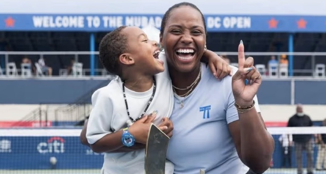 shinemycrown's tweet image. Taylor Townsend On How C-Section Changed Her Body Forever – ‘My Core Is Still Not 100%’ shinemycrown.com/taylor-townsen… #TaylorTownsend #CSection #PostpartumJourney #Motherhood #BodyPositivity