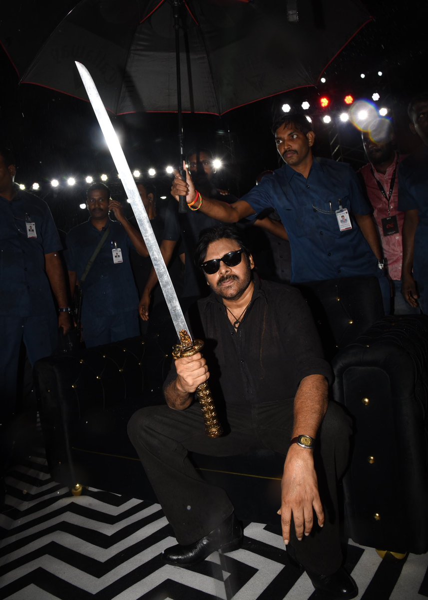 SubbuNaidu007's tweet photo. Hungry Cheetah is ready to feast… 
and so will you 🤗🔥🔥

#OGTrailer #OGConcert #OG #TheyCallHimOG

https://t.co/wJUG3tP2ci https://t.co/ty8bY8Lowz