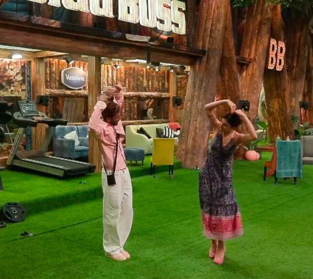 Hey__Captain's tweet image. 🚨BIGGEST POLL

Which bond is genuine &amp;amp; strong? 🤝🫂

LIKE ❤️ :- #Bahana 
REPOST 🔄 :- #Abhinoor 

#BiggBoss19 #BB19 #AbhishekBajaj #BaseerAli #FarhanaBhatt #AshnoorKaur 

Like.                                                                           RT.