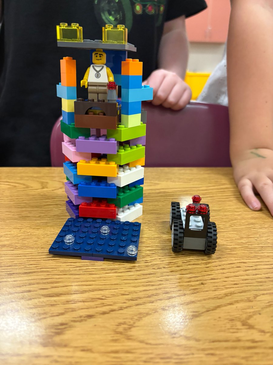 DeKalbCF's tweet image. The DeKalb Central Foundation is proud to support Hawks Soar students with Lego STEM projects at Country Meadow Elementary! In week one, students engineered bridges to span a river, and in week two, they designed Rapunzel’s tower—complete with an escape plan!
#WeAreDeKalb