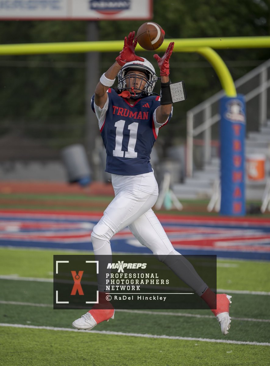 High quality professional images of the Fort Osage vs. Truman football game on 9/19 are available on MaxPreps.

maxpreps.com/photography/ga…