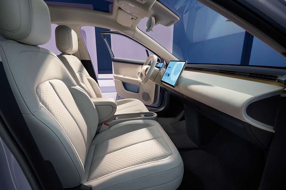 linconbravos's tweet photo. Style meets innovation on the road ahead. https://t.co/UAKAbLTG5r