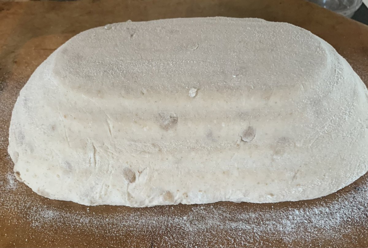 Rob_C_Allen's tweet image. Couple of Sourdough #Loaves baked this afternoon. The first is 400g @CotswoldFlour Churchill white &amp;amp; 100g Bibury Barley flours. The 2nd #loaf is 350g Churchill white, 100g Bibury Barley &amp;amp; 50g Cotswold crunch flour. #Artisan #Bread #SourdoughSeptember @RealBread