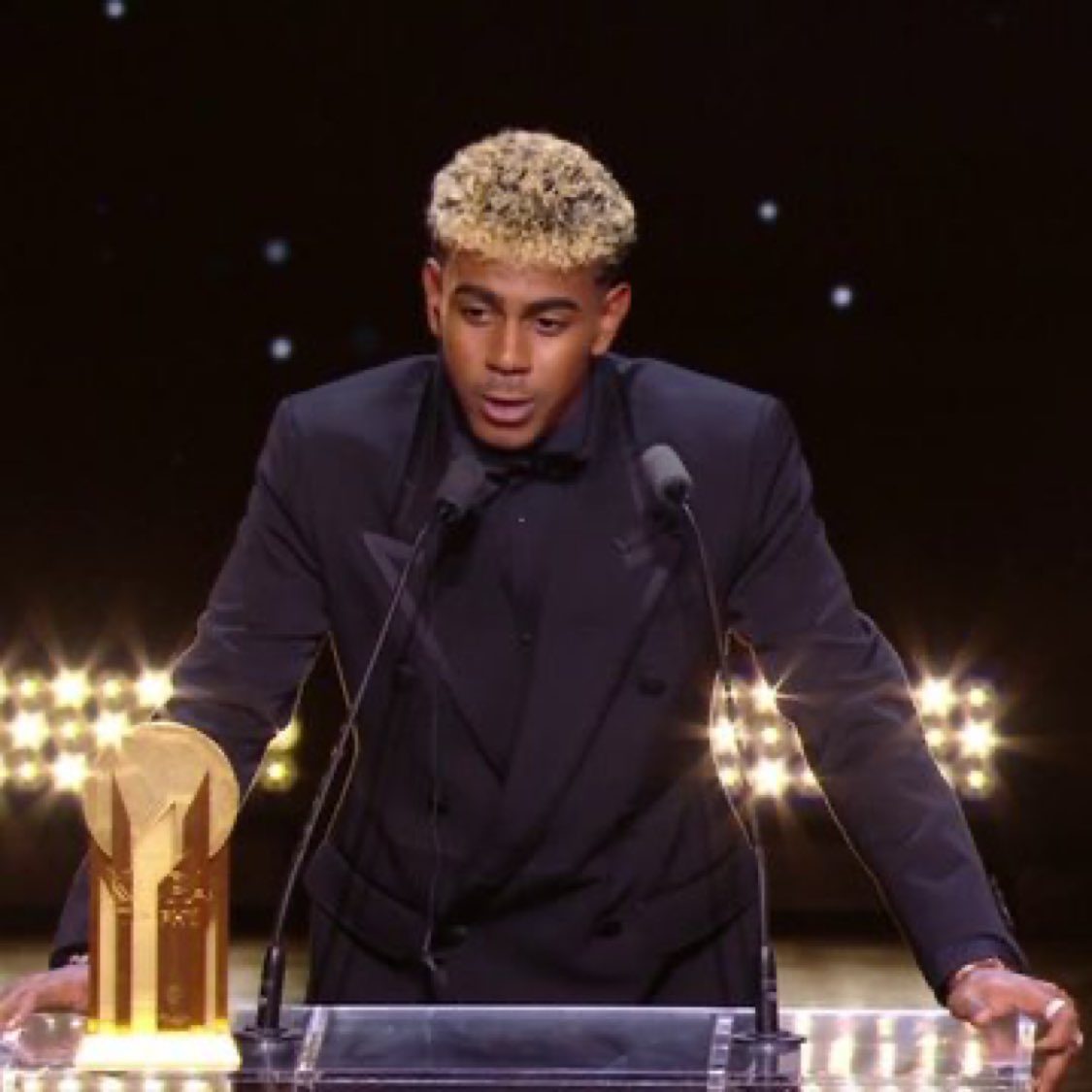 🚨🇪🇸 BREAKING: Lamine Yamal has won the 2025 Kopa Trophy. 🏆

Lamine Yamal stands out for his exceptional season, winning the La Liga and Copa del Rey, and finishing on 18 goals and 25 assists, at just 17 YEARS OLD. ‼️⚽️🔥

#ballondor #KopaTrophy #BallonDor2025