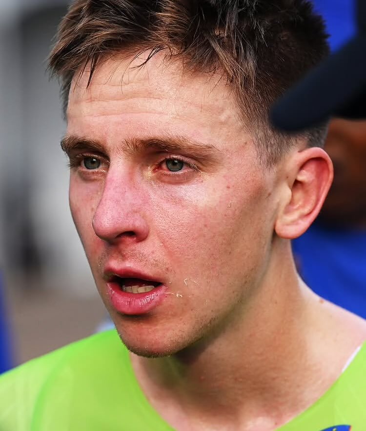 oufeh's tweet image. Going from « bored of winning TdF too easily » to « annihilated by Evenepoel in WC time trial »makes no sense, unless you think pro athletes losing 10% power over 2 months is normal 😱