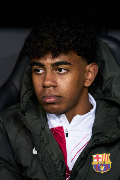 Desiré Doue se convirtió en el futbolista MÁS JOVEN (19 años) en MARCAR y ASISTIR en una FINAL de la Champions League.

Lamine Yamal se convirtió en el jugador más JOVEN en ser eliminado de la champions.

Adivinen quien gano el TROFEO KOPA 😂