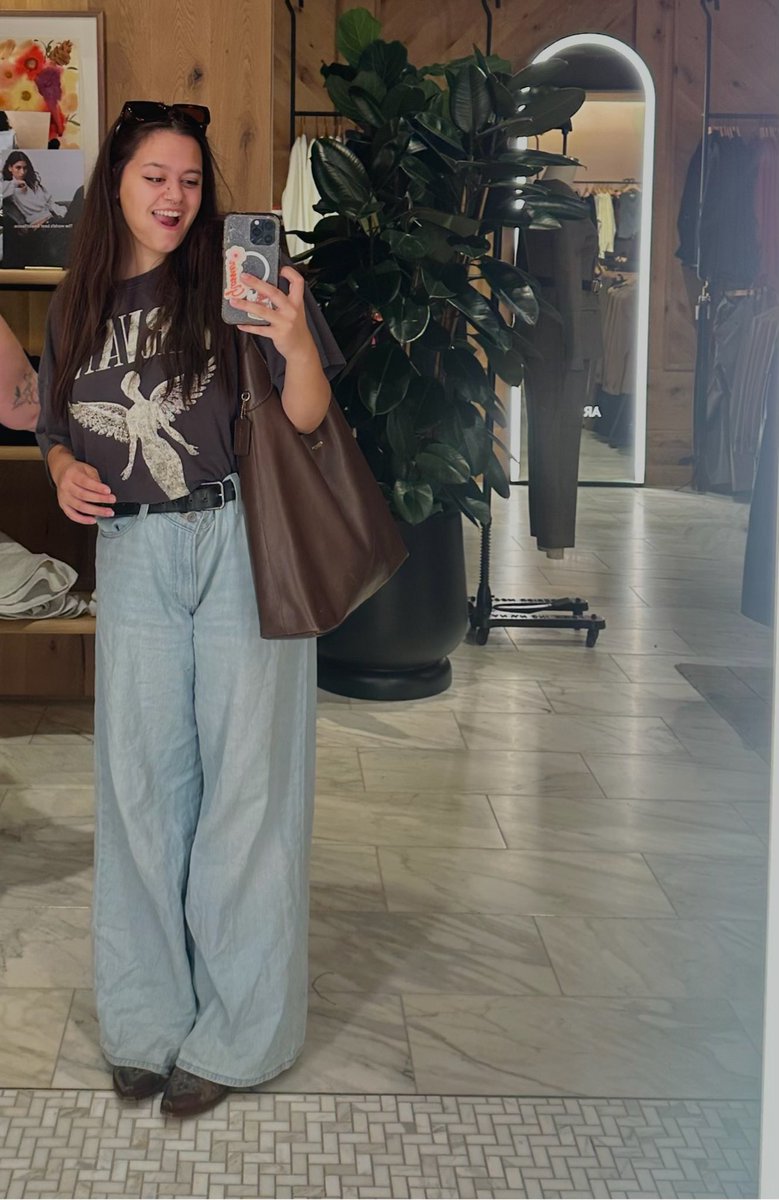 evbeans's tweet photo. i’m desperate for more moots :p so heres me
21yo, LESBIAN, i like women, music, jodie comer, and more women
#lesbiantwt #yjtwt #promotwt #aaatwt #LESBIAN https://t.co/0JqDbexDjK