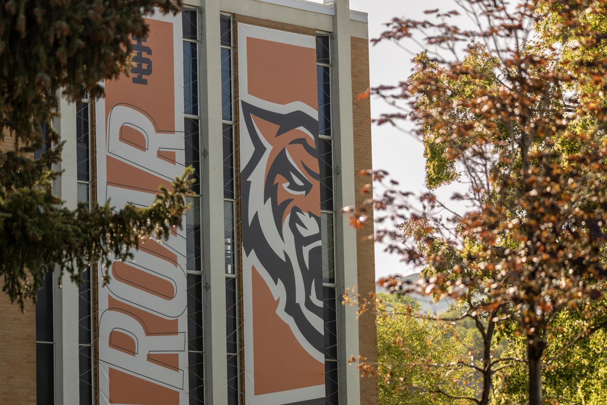 IdahoStateU's tweet image. Autumn is certainly in the air this #FirstDayofFall 🍂🌻🍁