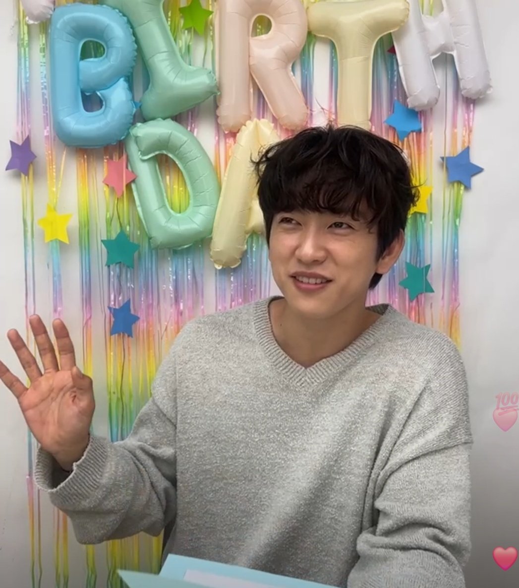 ท่านี้เหมือนตอนร้องเพลงลูกทุ่งให้เจบีกับน้องแบมป้ะถ้าจำไม่ผิด ที่นั่งในรถ555 #Jinyoung