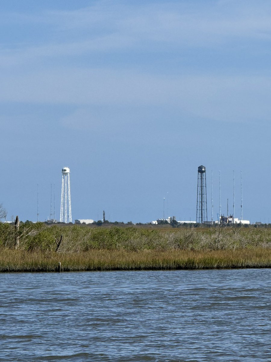 EShoreSpaceflt's tweet image. NASA Wallops update (Mon, Sept 22, 3 p.m.): Electron for HASTE “Jenna” is vertical—good sign for a launch tonight. Window opens 7:45 p.m. EDT. Neutron LC-3 still buzzing with activity, which is always a plus.
#RocketLab #Electron #HASTE #Jenna #Neutron #LC3 #Wallops #NASAWallops…