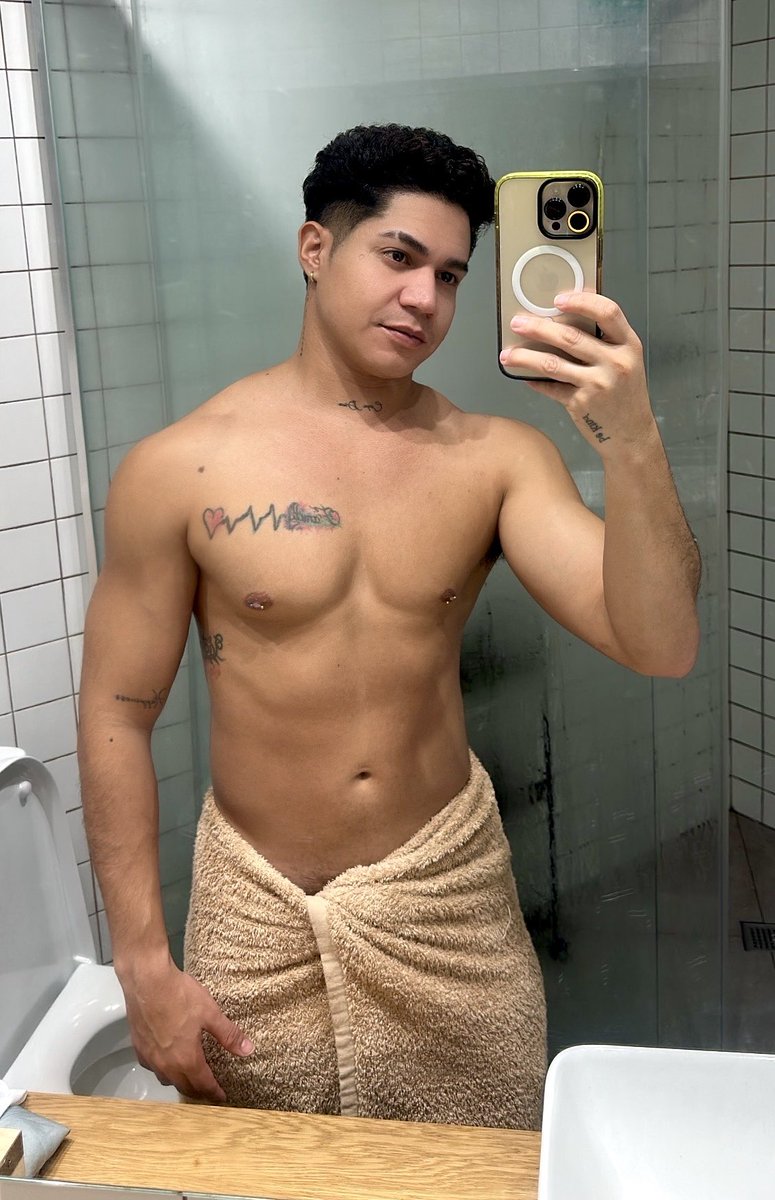 onlywalter_'s tweet photo. Una duchita caliente? 🔥 https://t.co/WYTo8yHx84
