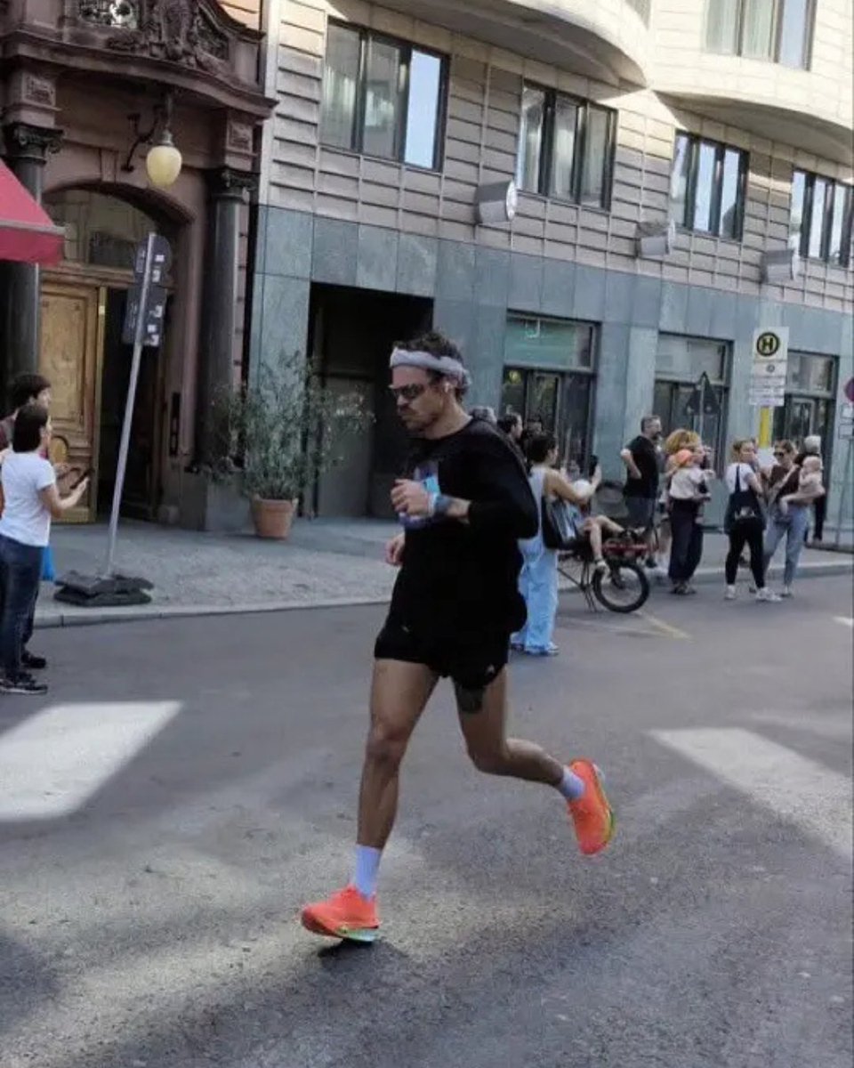 Page Six tweet media