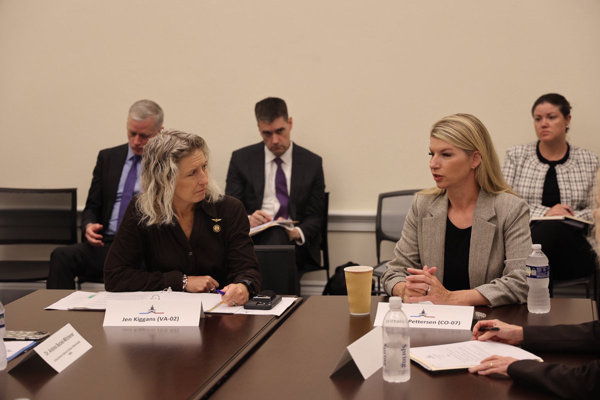 ProbSolveCaucus's tweet image. Last week, @RepJenKiggans and @RepPettersen led a roundtable discussion with experts on the rising mental health crisis and substance abuse epidemic.
As Co-Chairs of PSC’s Mental Health & Substance Abuse Working Group, they are working across the aisle to expand access to care…