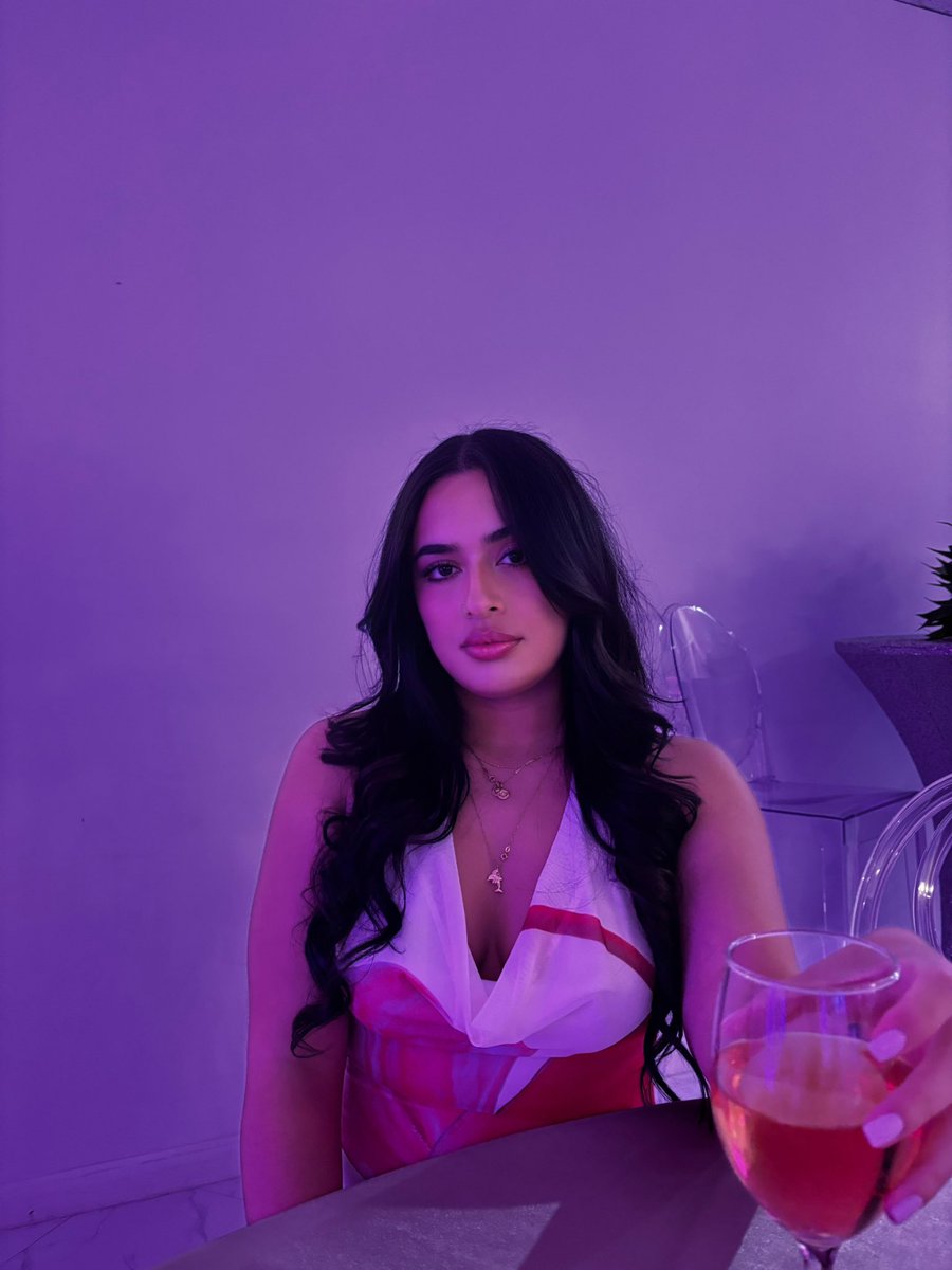 ogdaniela_'s tweet photo. 🌺 https://t.co/IUdTX7QbZe