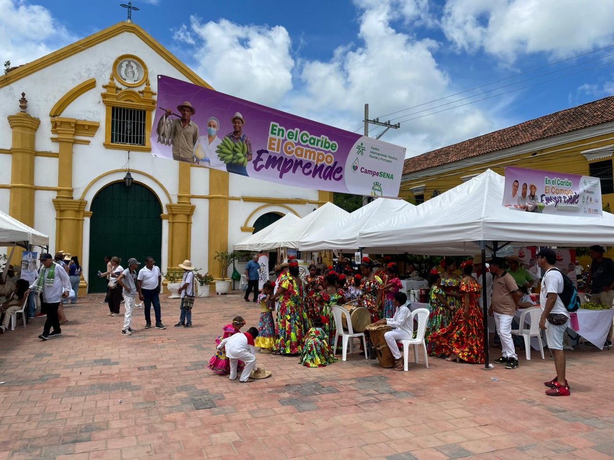 🌾✨En la Plaza Santo Domingo, en Mompox, el Centro Náutico de <a href="/SENAenBolivar/">SENA Bolívar Oficial</a> llevó a cabo el evento “En el Caribe, el Campo Emprende” Un espacio de emprendimiento, saberes y oportunidades, demostrando que el campo es talento, productividad y transformación. #CampeSENA