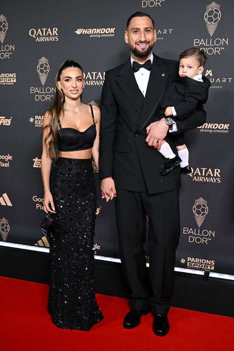 lnstantFoot's tweet photo. 🗣️ Gianluigi Donnarumma : "𝗩𝗲𝗻𝗶𝗿 𝗮̀ 𝗣𝗮𝗿𝗶𝘀 𝗲𝘀𝘁 𝘂𝗻 𝗴𝗿𝗮𝗻𝗱 𝗽𝗹𝗮𝗶𝘀𝗶𝗿 𝗽𝗼𝘂𝗿 𝗺𝗼𝗶 ! Je suis très content de l'amour que me donnent les Parisiens. Je n'ai manqué de rien pendant mon passage au PSG. C'est toujours un plaisir de voir mes anciens coéquipiers. J'espere remporter le trophée Yachine." #BallonDor