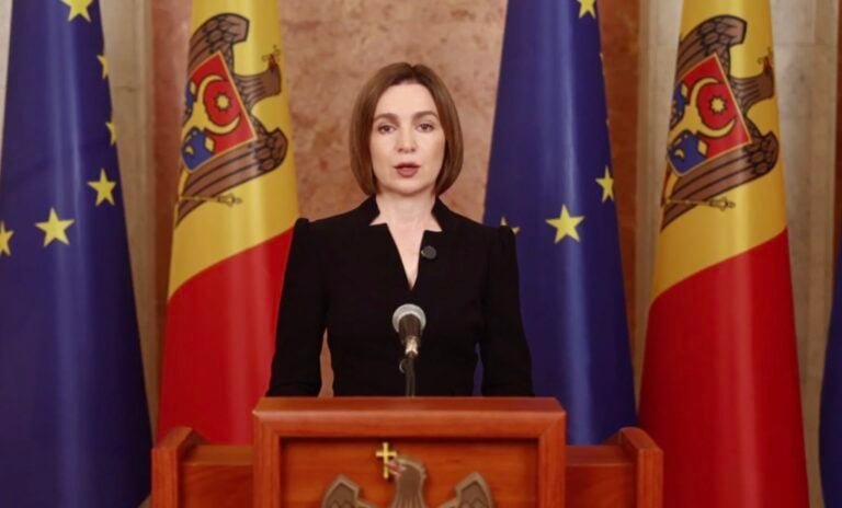 nachomdeo's tweet photo. La presidenta de Moldavia, Maia Sandu, usó la cadena nacional para informar la desarticulación de una red montada por el Kremlin para interferir en las elecciones del próximo domingo. Hay detenidos y divisas confiscadas https://t.co/Fiy2TWLBJm