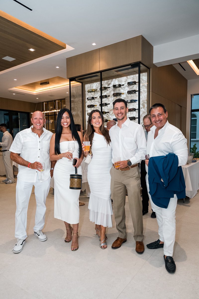 BellaHomesUS's tweet photo. We had an amazing night at our White Party 🥂 hosted by @luxuryhomemag at 6107 N Ocean Blvd. 

Check all the special moments here: https://t.co/mIQXKQFXhE https://t.co/moY4hXC3iM