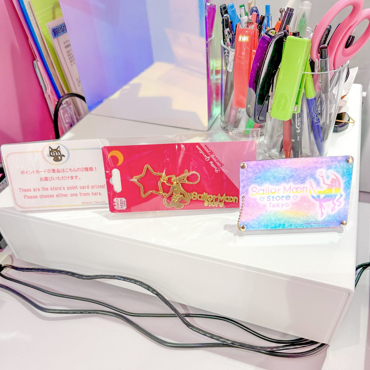 Starting on Sept 23rd, 2025, the flagship Sailor Moon Store in Tokyo has a new point card prize! A mirror can badge!

Learn more about the point cards issued there and how to get this new special gift item: sailormoonfannetwork.com/blog/sailor-mo…