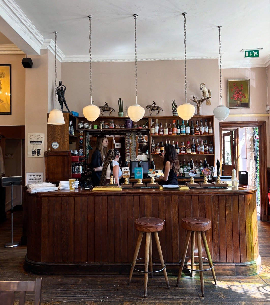 LondonPubMap's tweet photo. All in all, The Magdala Tavern has it all: history, character, brilliant decor, great beer, and a food menu with plenty of fans. I had a cracking time here — 10/10 would recommend.
#hampsteadheath #pub #nw3 #magdalatavern https://t.co/SoVnOPwHpD