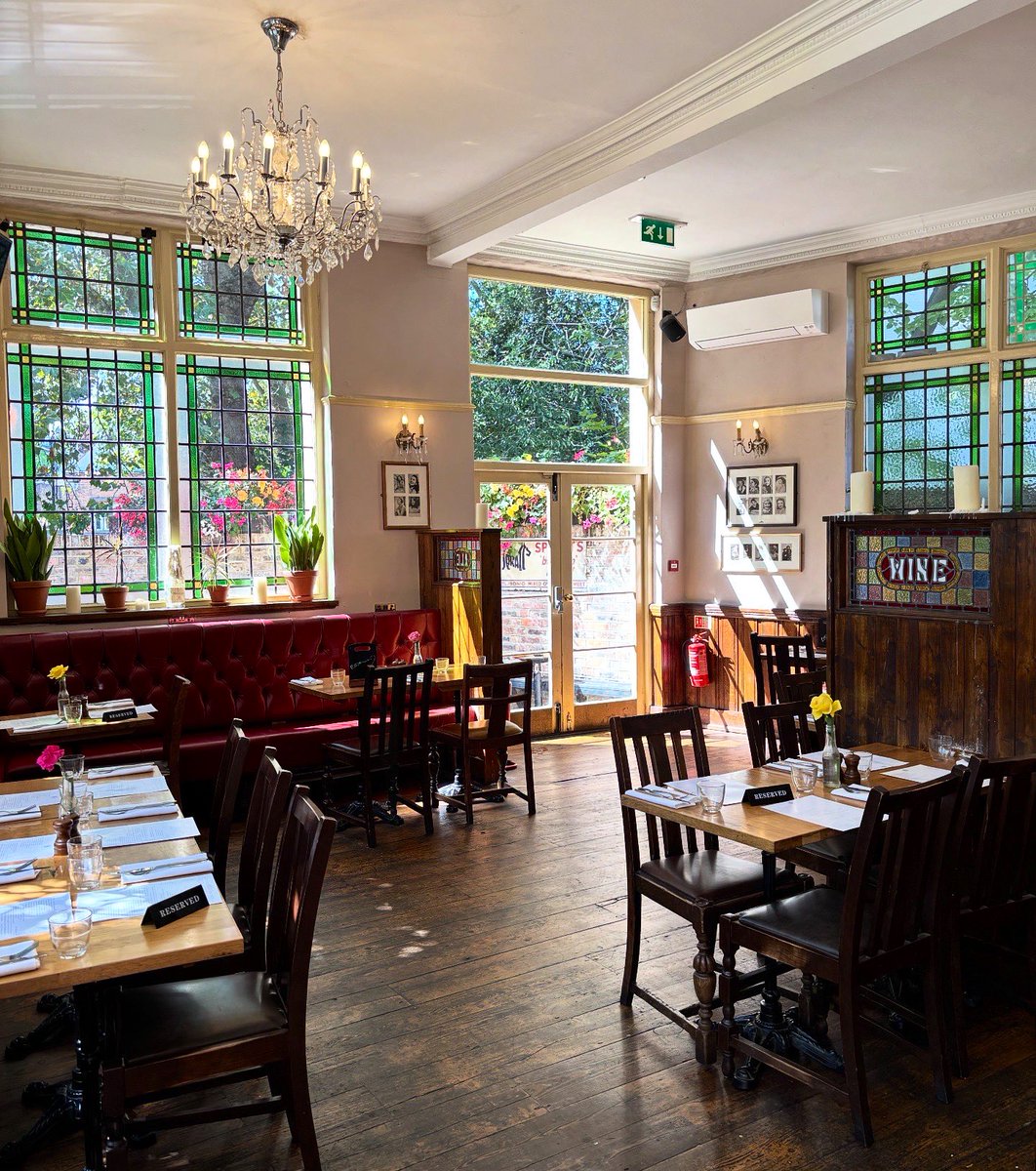 LondonPubMap's tweet photo. All in all, The Magdala Tavern has it all: history, character, brilliant decor, great beer, and a food menu with plenty of fans. I had a cracking time here — 10/10 would recommend.
#hampsteadheath #pub #nw3 #magdalatavern https://t.co/SoVnOPwHpD