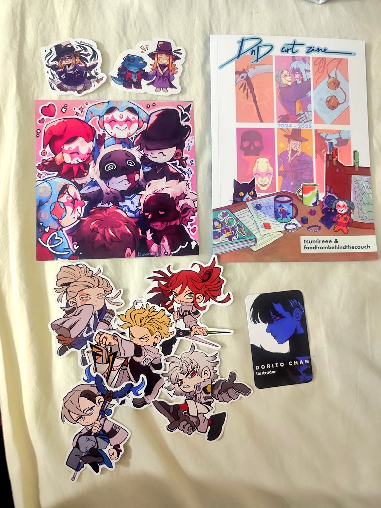 <a href="/AzulDurmiente/">AZUL ☁️ ⌯´ ˘ `⌯꒱ ✦ °₊ • ⛅️</a> <a href="/thornydan_/">🎃 THORNYDAN #JWValencia</a> Pegatinas varias y de Hsr de <a href="/_yumenari/">Ari ✨</a> prints de umineko y stickers sheet de exp 33 de <a href="/Rikoicoico/">Riko 💖 ✈</a> 

Fanzine de personajes originales d&amp;d de <a href="/tsumireee_/">sumire 💐</a> y pegatinas de gachiakuta de <a href="/DoritoChan__/">DOR̷IT͏O ⊬</a>