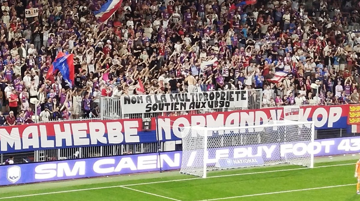 _Mat69_'s tweet image. Lyon, Marseille, Sainté, Caen, Le Havre, Auxerre, Bordeaux... Ce week-end, les tribunes françaises ont massivement dénoncé la multipropriété et la surenchère sécuritaire et liberticide frappant les Ultras. Soutien aux @UltraBoys90 ! #BluecoOut