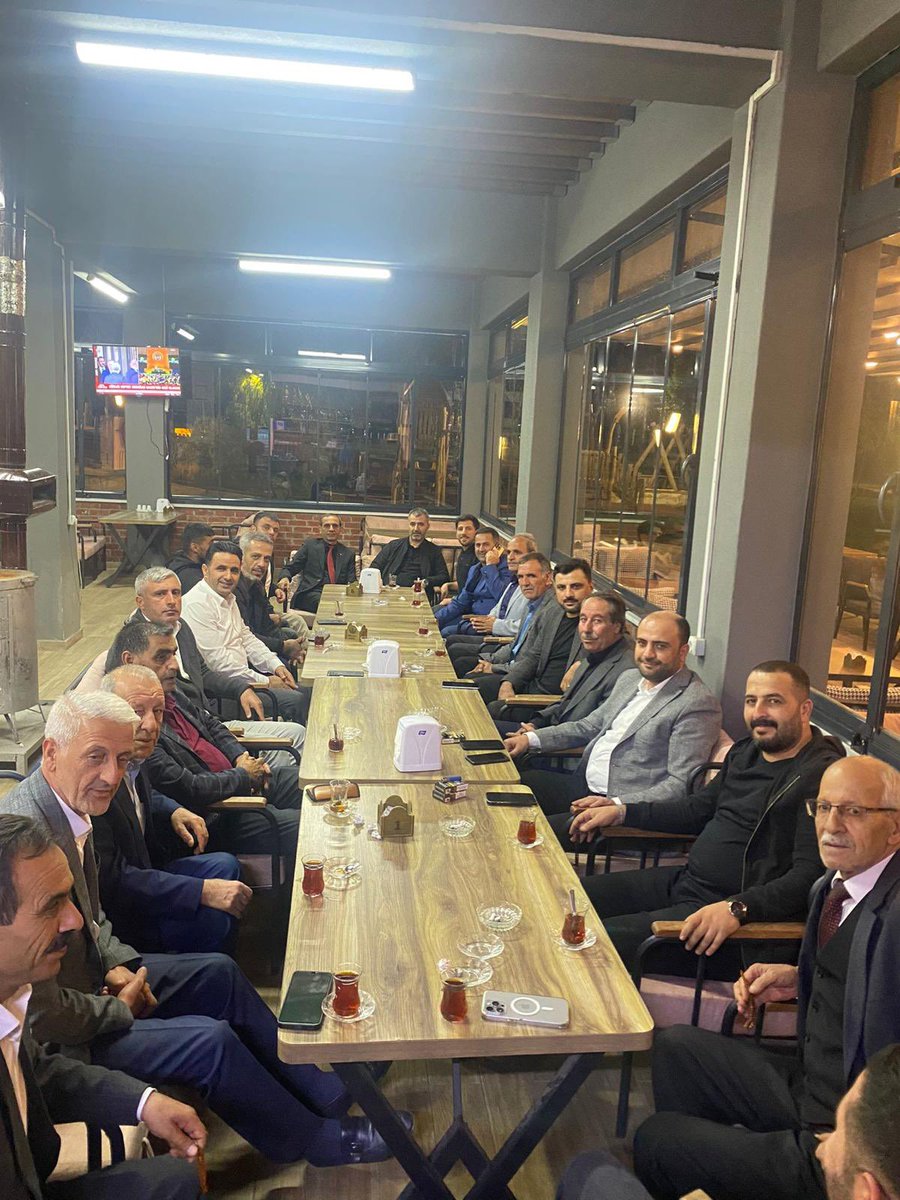📍 Genç Millet Bahçesi

Dostlarla muhabbetle geçen güzel bir akşam…
Memleketin bereketi, sohbetin sıcaklığıyla birleşti.