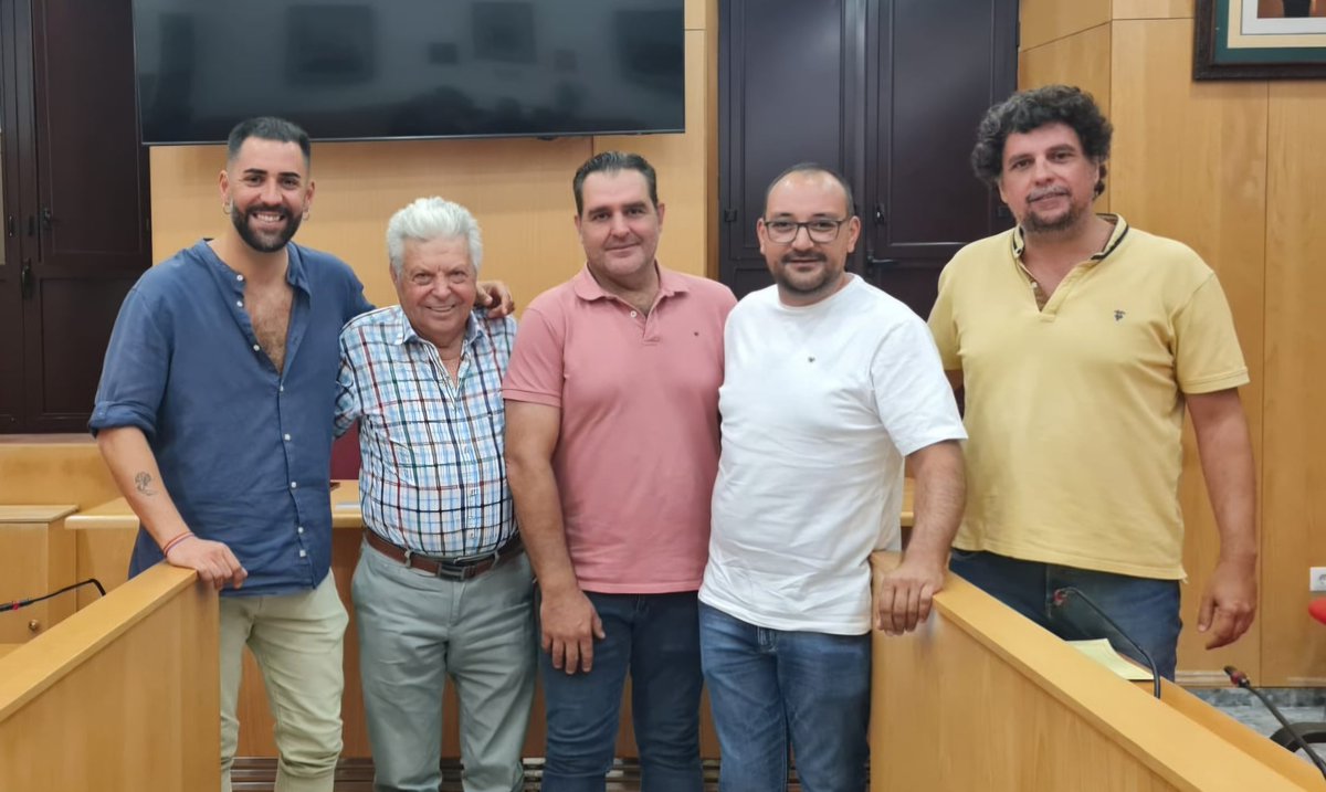 Aytoparadas's tweet photo. El Ayuntamiento de Paradas ha designado a los Reyes Magos para la Cabalgata de 2026.

👑 José Manuel Benjumea Benjumea, encarnará al Rey Melchor.
👑 Víctor Manuel Barrera Avecilla, representará al Rey Gaspar. 
👑 Daniel Parrilla Bascón, personificará al Rey Baltasar. https://t.co/rIE1rq9QNM