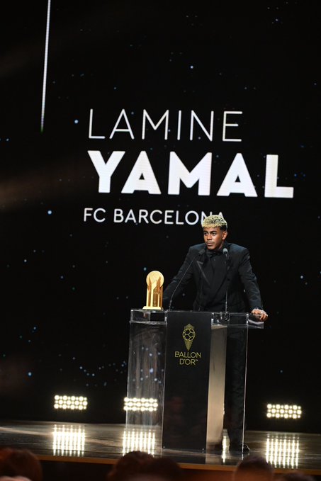 Adfa320's tweet image. 𝐎𝐅𝐅𝐈𝐂𝐈𝐀𝐋: Lamine Yamal wins Kopa Trophy as 𝐁𝐞𝐬𝐭 𝐘𝐨𝐮𝐧𝐠 𝐓𝐚𝐥𝐞𝐧𝐭 at Ballon d’Or!  Back to back winner after getting trophy in 2024!

Get More News: wbxy.ink/B2DQc
