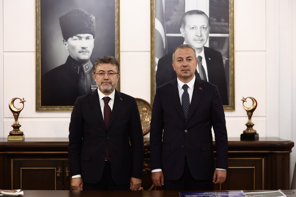 ibrahimyumakli's tweet photo. 🌿 Sivas için atılan her adım, şehrimizin geleceğine yapılan en değerli yatırımdır.

📍 Belediye Başkanımız Sayın Dr. Adem Uzun ile bir araya gelerek projeleri değerlendirdik.

🤝 Şehrimize hizmet etmek için çalışan, emek veren herkese teşekkür ediyorum. https://t.co/zc4DfnVeZ7