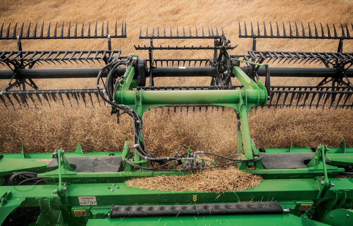 🔥 Dry fields = higher fire risk during harvest. Stay safe:
✅ Review fire procedures
✅ Check extinguishers
✅ Clean &amp; inspect equipment often
✅ Watch weather &amp; crop conditions
✅ Adjust harvest direction &amp; speed
🚨 If fire starts: stop, shut down, move away. Safety first!