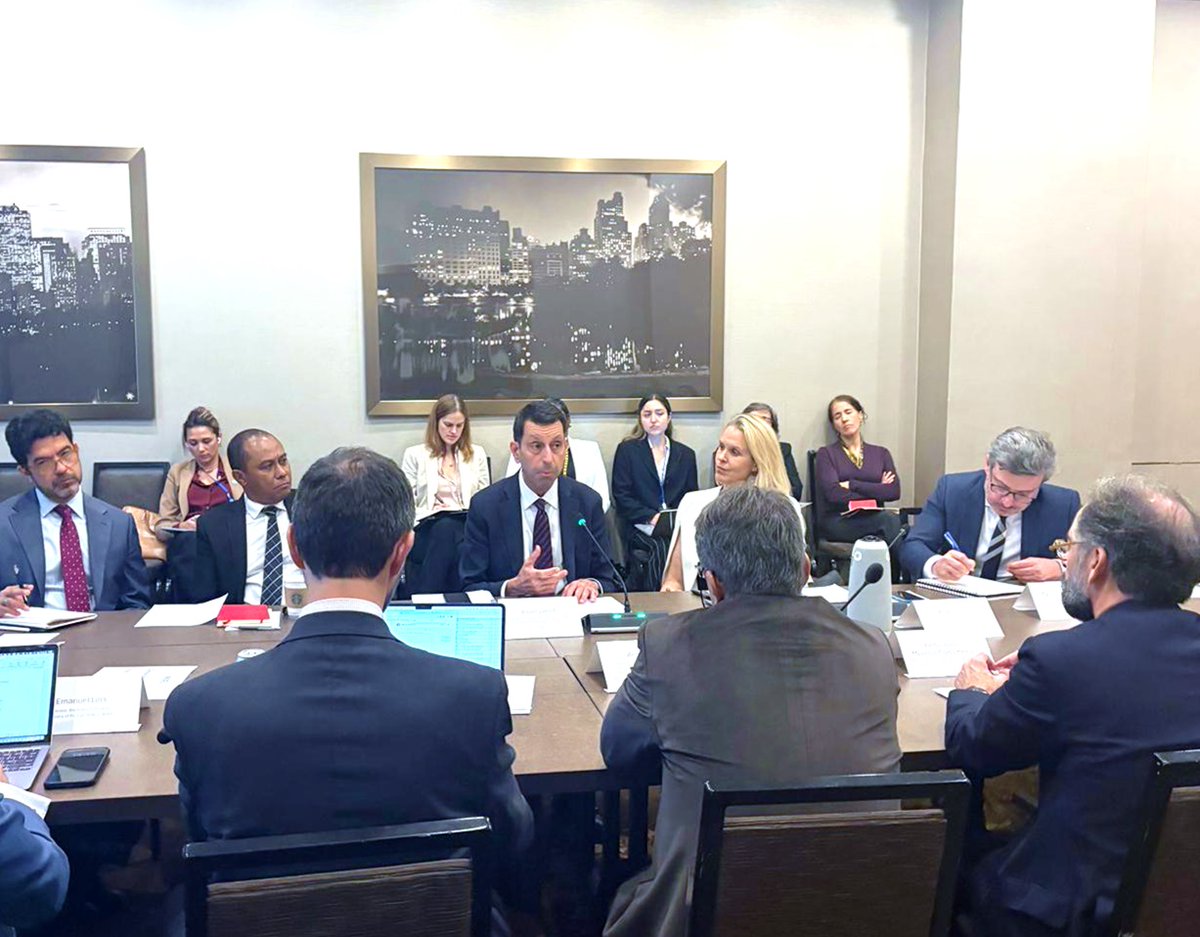 FAOclimate's tweet image. 🔥#Wildfires are intensifying - harming livelihoods, displacing communities, destroying ecosystems.

The @FAO-hosted #GlobalFireHub works with @Cop30noBrasil to elevate wildfire resilience as a global climate priority.

@KavehZahedi20203 speaks at #COP30 Roundtable in New York