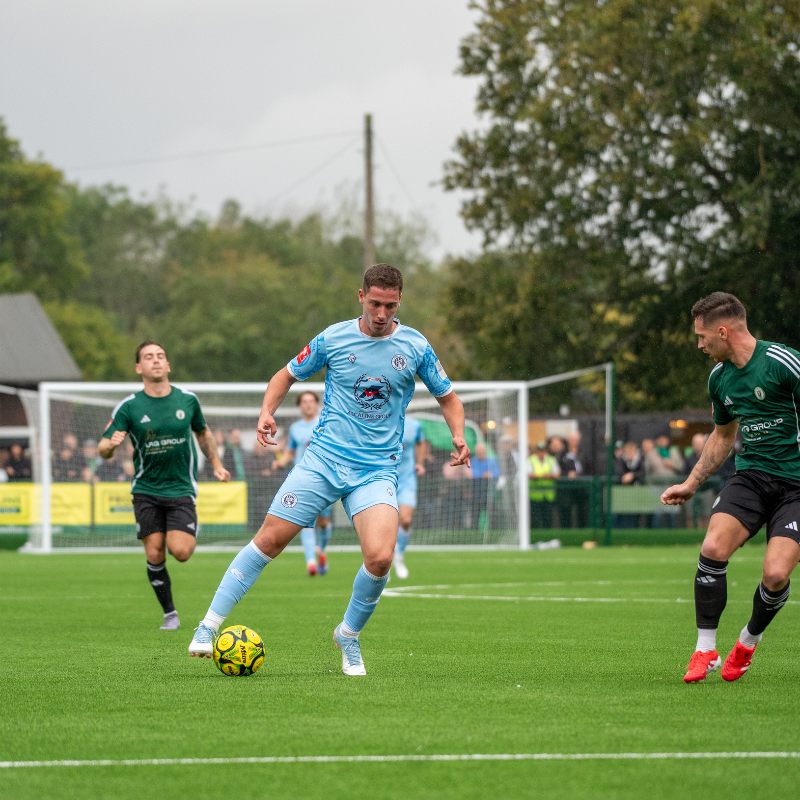 FIFC's tweet photo. 🎞️ 𝗚𝗔𝗟𝗟𝗘𝗥𝗬

All the action from Saturday's win at Burgess Hill

📸 @sharnvisuals

#fifc | 🟠⚫️