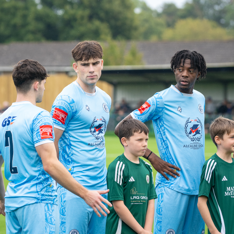 FIFC's tweet photo. 🎞️ 𝗚𝗔𝗟𝗟𝗘𝗥𝗬

All the action from Saturday's win at Burgess Hill

📸 @sharnvisuals

#fifc | 🟠⚫️