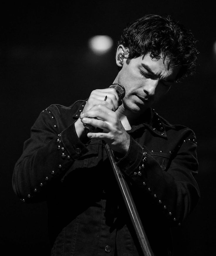 En mi lista Joe Jonas lleva 18 años consecutivos siendo el hombre más sexy.  x.com/people/status/…