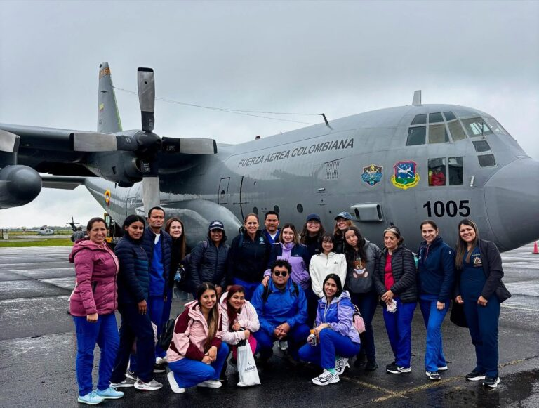 Estudiantes y residentes de Medicina y Enfermería de La Corpas participaron en la brigada de salud con la <a href="/FuerzaAereaCol/">Fuerza Aeroespacial Colombiana</a> 

Más de 1.500 personas fueron beneficiadas en La Macarena.

Conoce la historia aquí 👉 juanncorpas.edu.co/1-500-atencion…