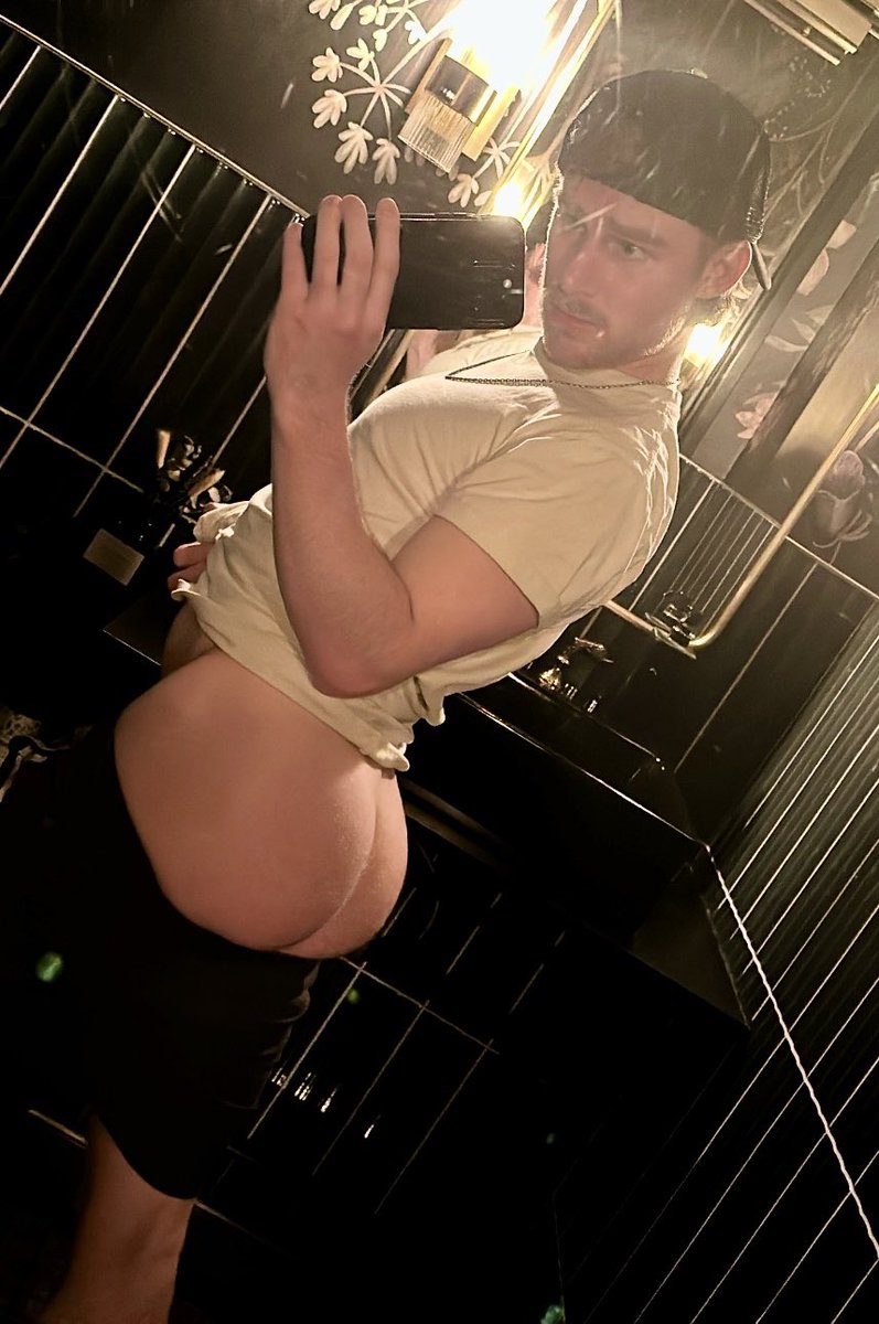 eric_charming's tweet photo. Can I sit on it? https://t.co/KaTxHPn0aj
