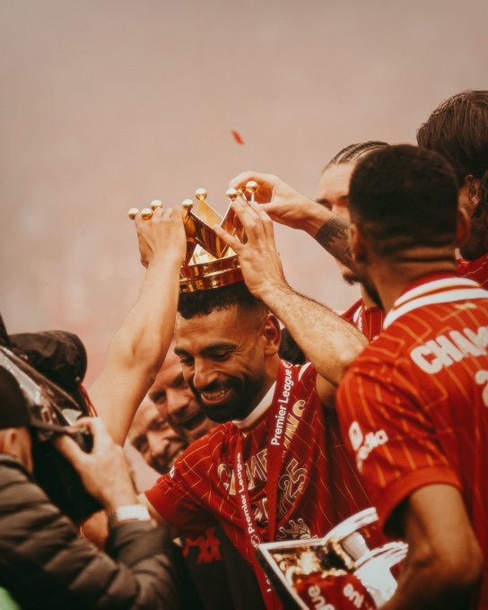 RedsFrance's tweet photo. 𝐌𝐨𝐡𝐚𝐦𝐞𝐝 𝐒𝐚𝐥𝐚𝐡 ne s'est pas rendu à la cérémonie du Ballon d'Or ! 🇪🇬❌️

[🗞@ismaeelmahmoudd] https://t.co/M10o4l3CXF