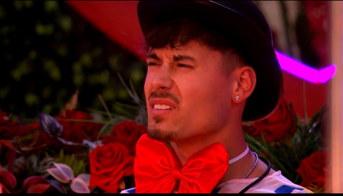 mainlymaya_'s tweet photo. PLEASE😂😂😂😂 #LoveIslandGames https://t.co/TPc47H9Fig