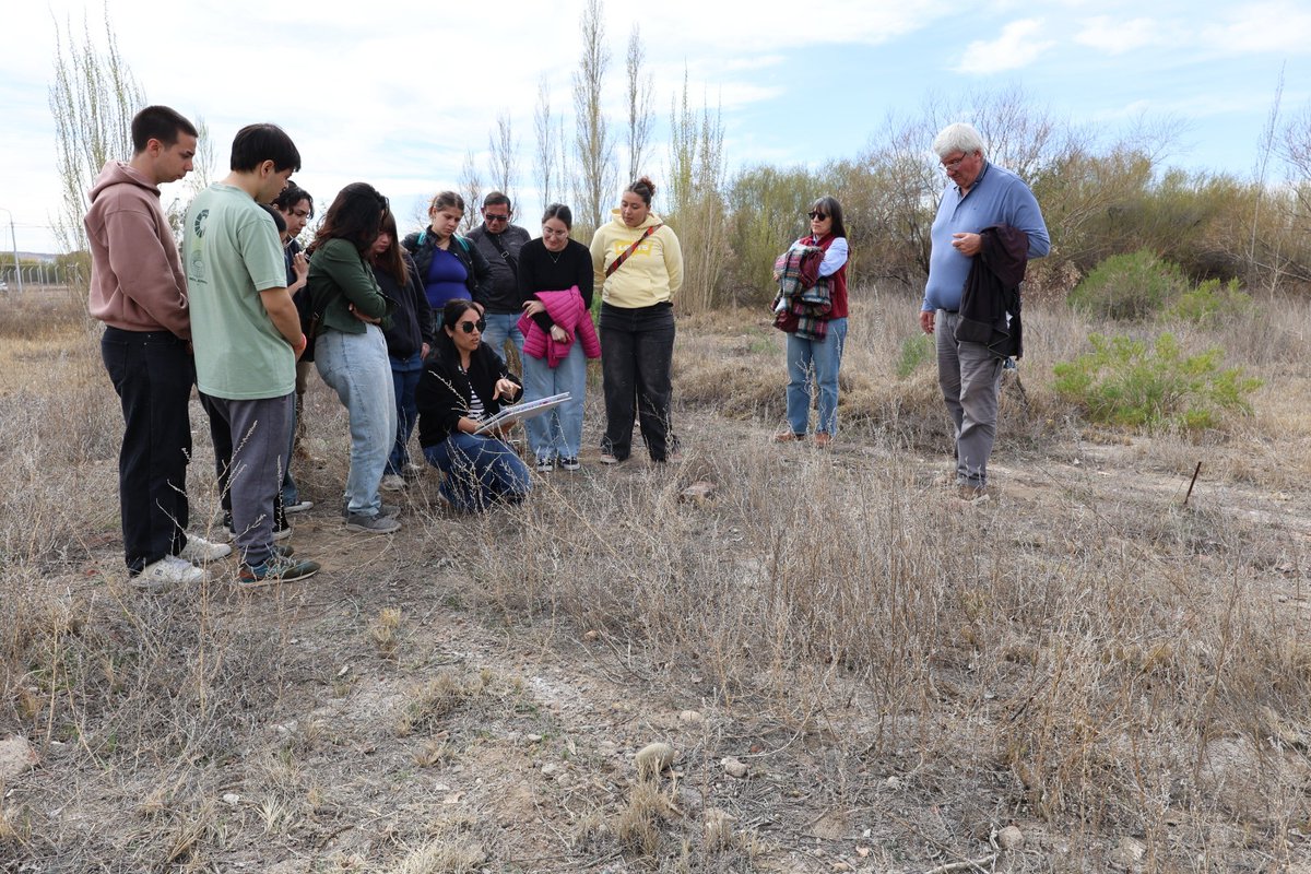 Este viernes 19/sep, Se realizó una visita al predio de "La Escuelita" por parte de estudiantes del "Instituto Neuquino de Profesorado de Inglés" con Bruno Vadala y David Lugones.