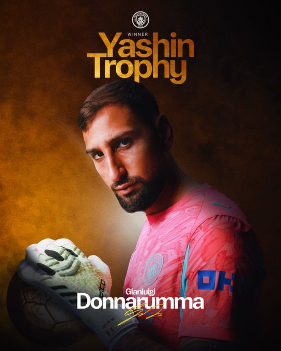 🚨🇮🇹 BREAKING: Gianluigi Donnarumma has won the 2025 Yachine Trophy. 🏆🧤

The 26yo goalkeeper won an historic «Quadruple» with PSG, including their first UEFA Champions League trophy. 🔥🇫🇷💫

#ballondor #YachineTrophy #BallonDor2025