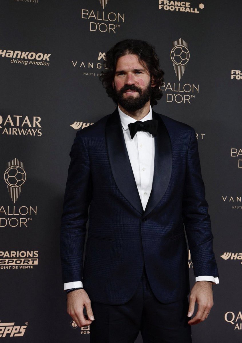 SimpleDmaker's tweet image. He loves Jesus so much he’s starting to look like him🌄