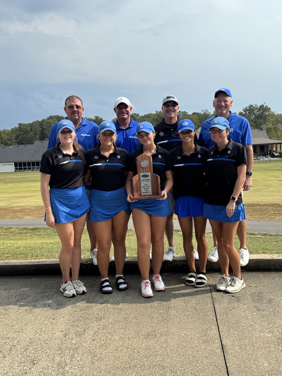 CoachButler_4's tweet image. Mason County moves on to the first round of the KHSAA Girls Golf State Tournament today by finishing runner up to Montgomery County at Eagle Trace.  Lady Royals squeak past Boyd County by 2 strokes for the runner up finish!  Great time to be a Royal!  Proud of my kids!