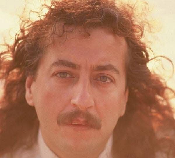 İlhan İrem, Fethullah Gülen’e (O.Ç) ‘Fetoş’ dediği için tazminata mahkûm edilip hapis cezası almıştı.
Asla unutmam ve asla unutturmam.
Işıklar içinde uyu güzel yürekli adam.