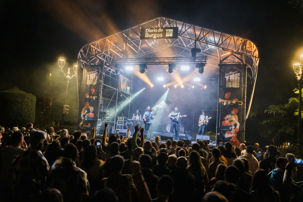 No están todos los que son, pero sí son todos los que están ✨

Detrás de cada acorde, cada aplauso y cada momento vivido hay personas y entidades que lo hacen posible.

A cada patrocinador, colaborador y persona que aporta su granito de arena: GRACIAS por creer en este proyecto