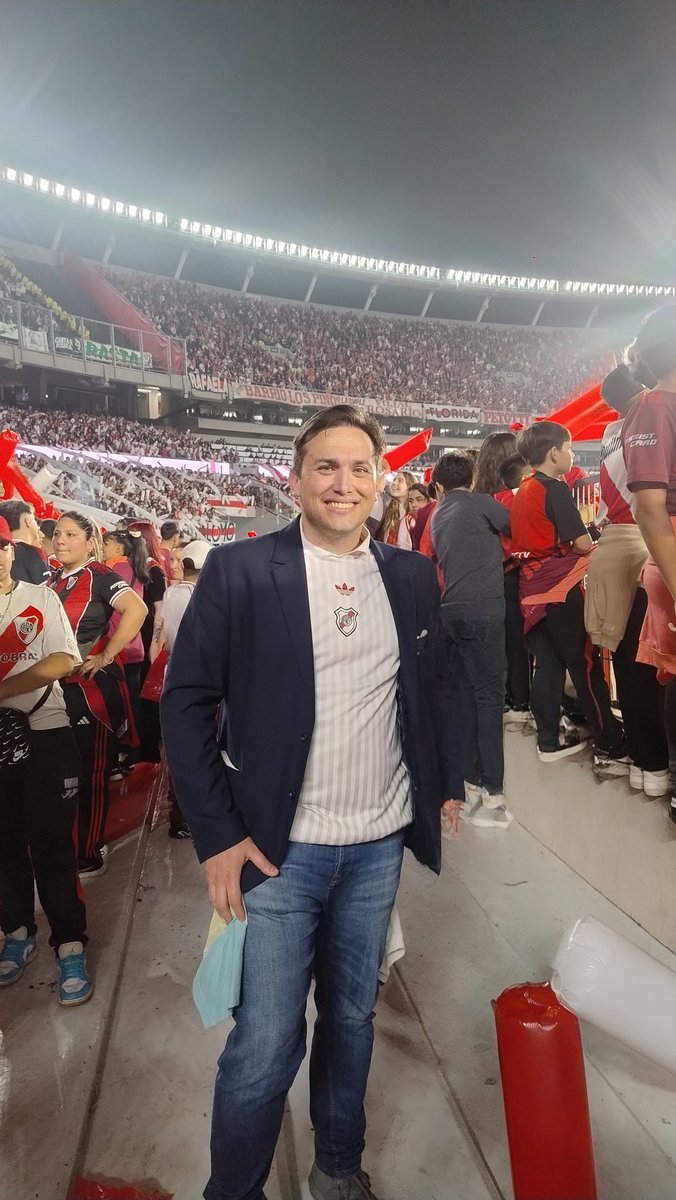 Es un honor que en lugares claves me acompañen docentes del Centro de Gestión Deportiva que dirijo en la UCA.

Sin dudas, vamos a subirle el nivel a la discusión dirigencial en River. El club más importante del continente necesita a los mejores. Y los mejores están en la Lista 1.