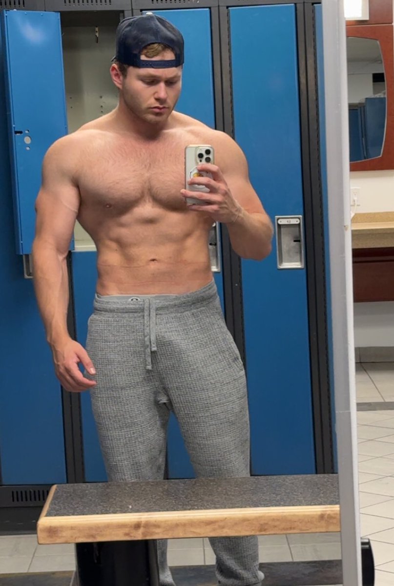MuscleChadreal's tweet photo. Go dispense and RETWEET ME https://t.co/eK3n79l3uE